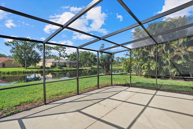 9528 Knightsbridge Cir, Sarasota, FL 34238 - unfurnished sunroom with a water view