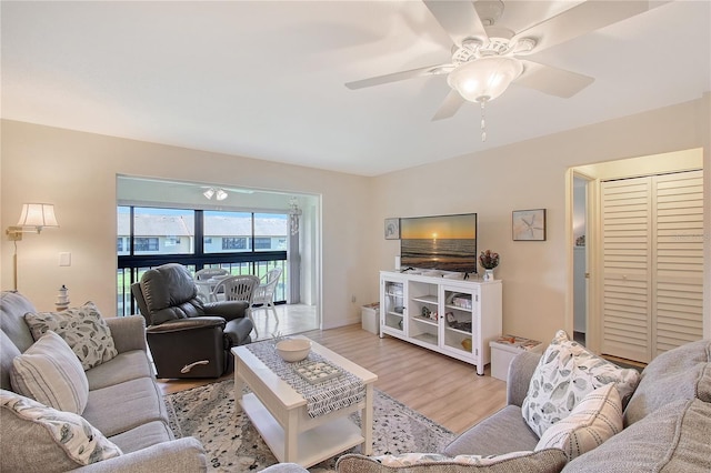 330 Mission Trl N Unit F, Venice, FL 34285 - living room featuring light wood finished floors and a ceiling fan