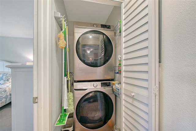 330 Mission Trl N Unit F, Venice, FL 34285 - laundry room with stacked washer / drying machine and a textured wall