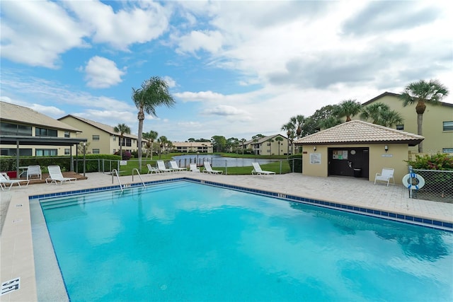 330 Mission Trl N Unit F, Venice, FL 34285 - community pool featuring a patio and a residential view