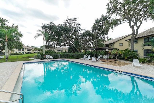 330 Mission Trl N Unit F, Venice, FL 34285 - community pool with a patio