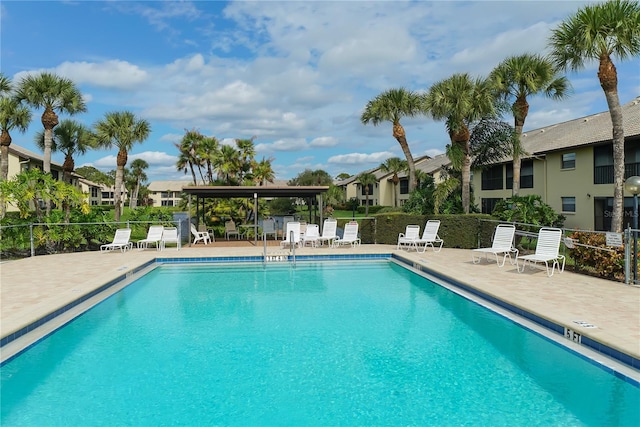 330 Mission Trl N Unit F, Venice, FL 34285 - community pool featuring a residential view and a patio