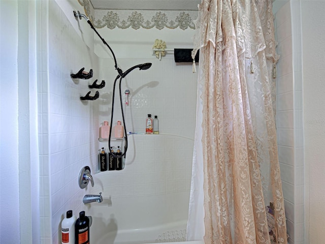 3139 Point St, North Port, FL 34286 - full bathroom featuring shower / tub combo with curtain