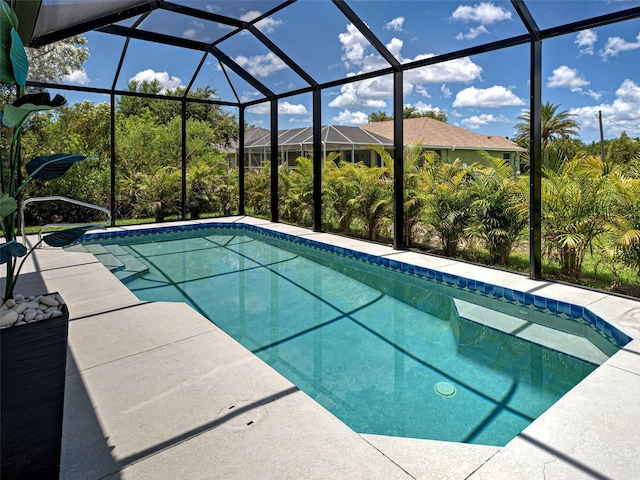 9157 Genesee St, Port Charlotte, FL 33981 - outdoor pool with glass enclosure