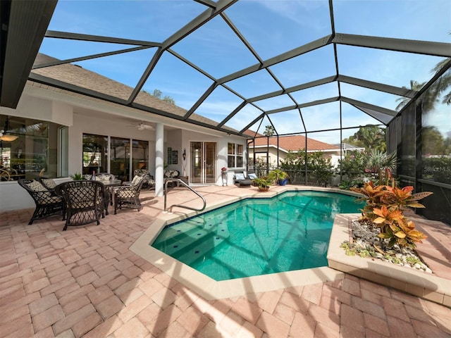819 Shadow Bay Way, Osprey, FL 34229 - outdoor pool featuring a patio, a ceiling fan, outdoor dining space, and a lanai