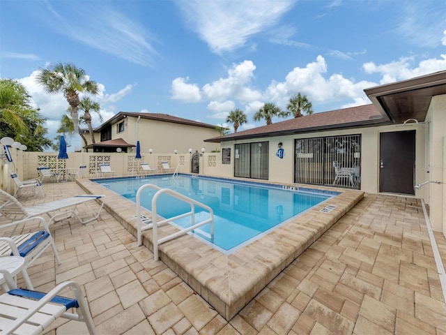 401 Airport Ave E Unit 304, Venice, FL 34285 - community pool with a patio