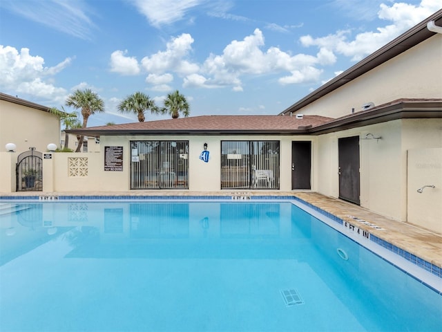 401 Airport Ave E Unit 304, Venice, FL 34285 - community pool with a gate
