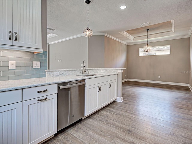 5832 Semolino St, Nokomis, FL 34275 - kitchen featuring dishwasher, a textured ceiling, a chandelier, ornamental molding, and light wood-style floors