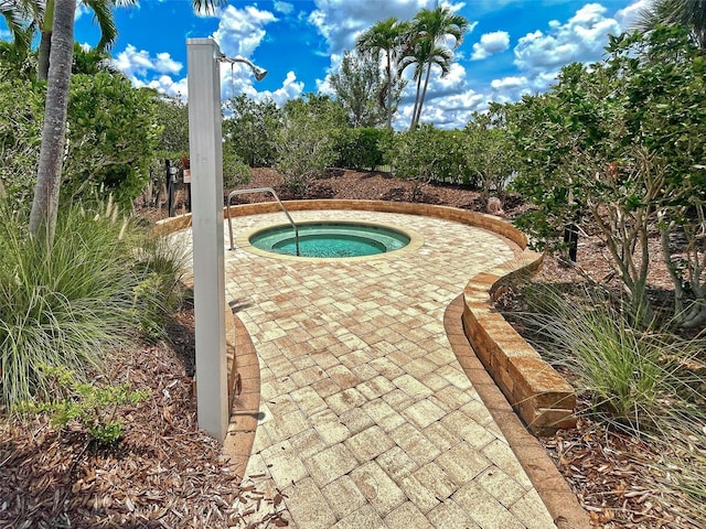 5832 Semolino St, Nokomis, FL 34275 - view of pool featuring an in-ground hot tub