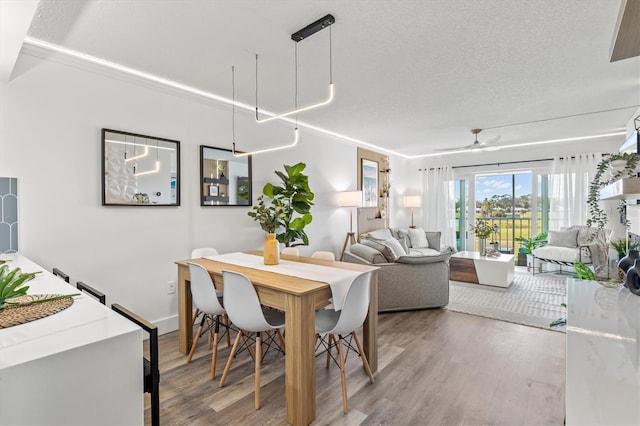 437 Cerromar Ln Unit 424, Venice, FL 34293 - dining space with light wood finished floors, a textured ceiling, and a ceiling fan