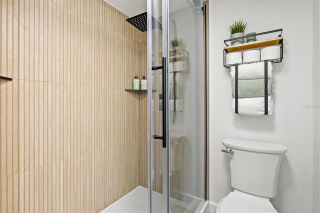437 Cerromar Ln Unit 424, Venice, FL 34293 - bathroom with a shower stall and toilet