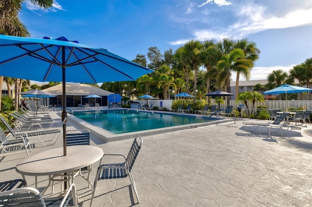 437 Cerromar Ln Unit 424, Venice, FL 34293 - community pool with a patio area