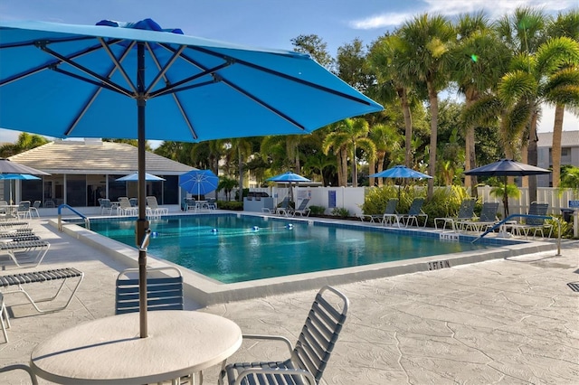 437 Cerromar Ln Unit 424, Venice, FL 34293 - community pool with a patio