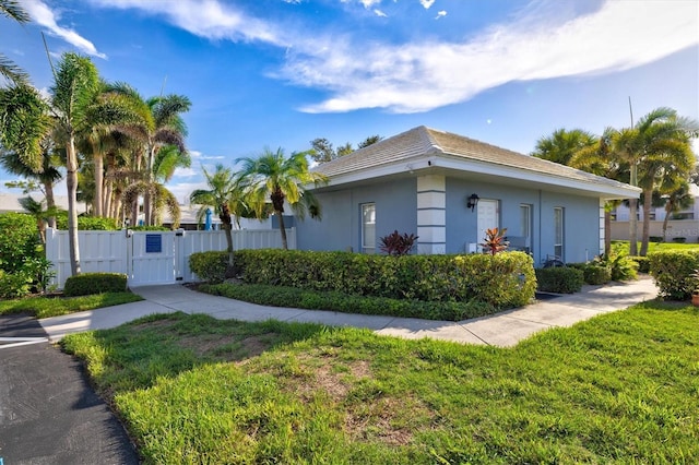 437 Cerromar Ln Unit 424, Venice, FL 34293 - view of side of home featuring stucco siding and a gate
