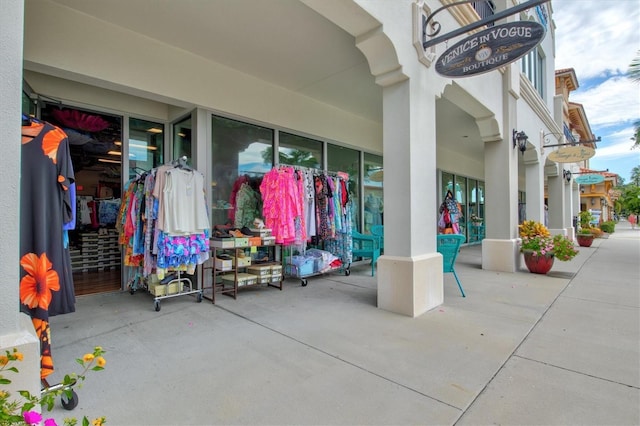 437 Cerromar Ln Unit 424, Venice, FL 34293 - view of patio / terrace