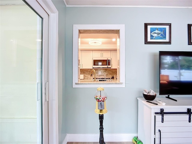 3274 Savage Rd, Sarasota, FL 34231 - detailed view of stainless steel microwave and baseboards