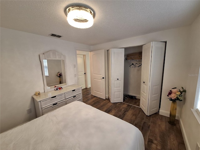 4022 Beaver Ln Unit 1000G, Port Charlotte, FL 33952 - bedroom featuring dark wood-type flooring, a textured ceiling, and a closet
