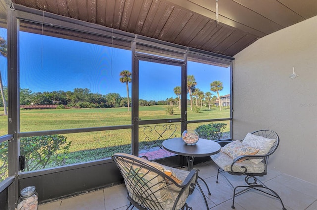 927 Capri Isles Blvd Unit 5, Venice, FL 34292 - sunroom / solarium with plenty of natural light and lofted ceiling