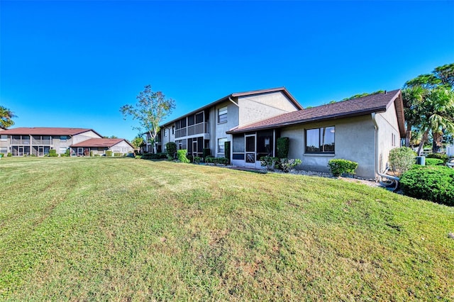 927 Capri Isles Blvd Unit 5, Venice, FL 34292 - back of property featuring stucco siding and a yard