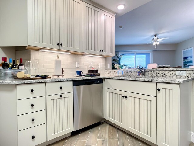 1 Riverwalk Dr Unit 302, New Smyrna Beach, FL 32169 - kitchen with a sink, a peninsula, dishwasher, backsplash, and a ceiling fan