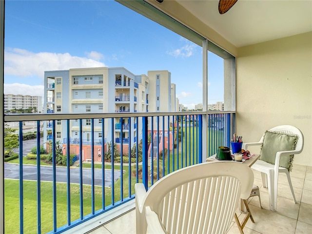 balcony featuring ceiling fan