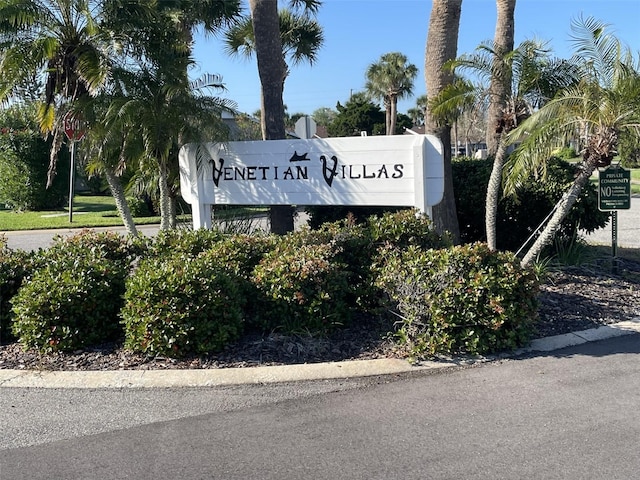 view of community / neighborhood sign