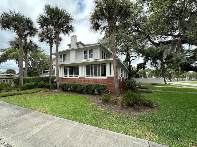 view of front of home featuring a front yard