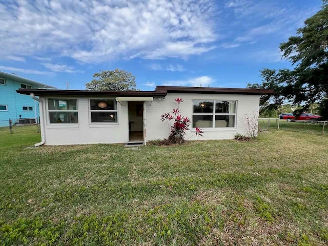 back of house featuring a lawn