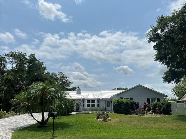 view of front facade with a front yard