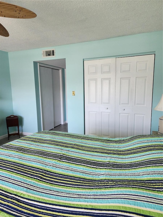 unfurnished bedroom featuring a closet, ceiling fan, and a textured ceiling