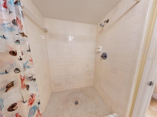 bathroom featuring curtained shower