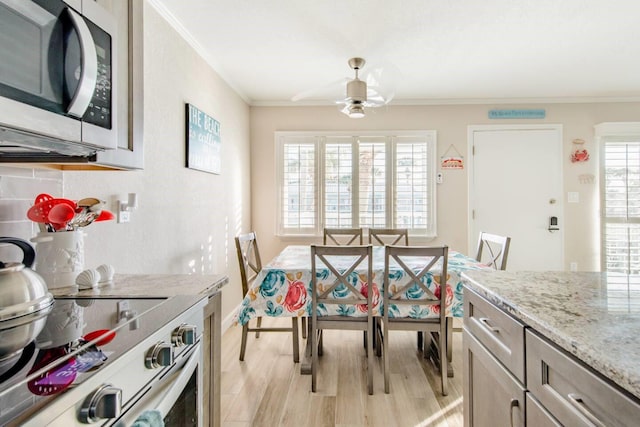 dining area featuring crown molding, ceiling fan, and light hardwood / wood-style flooring