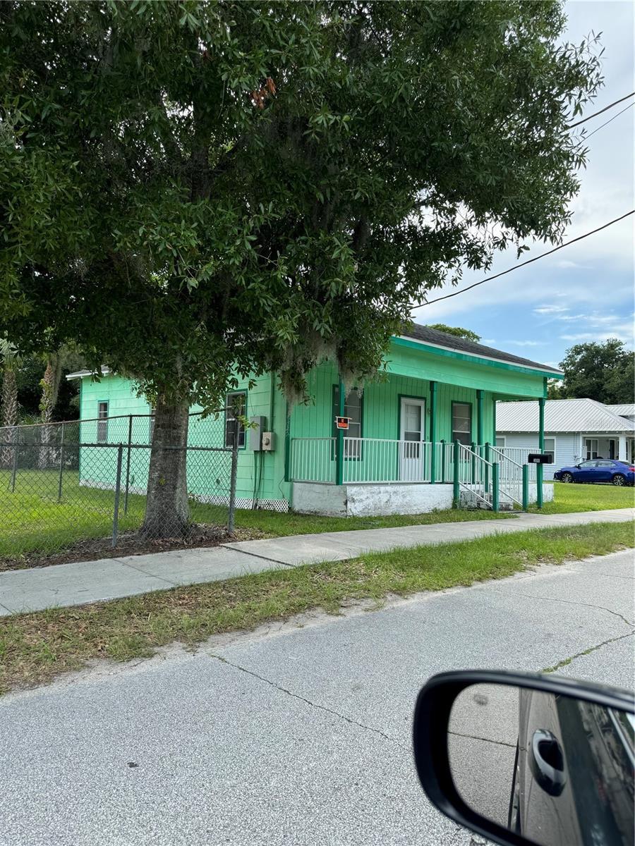 view of front of home with covered porch