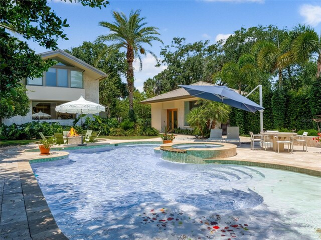 view of pool with an in ground hot tub and a patio area