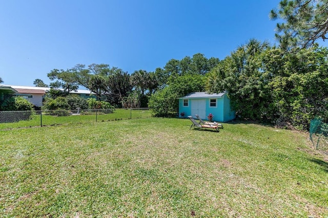 view of yard with a shed