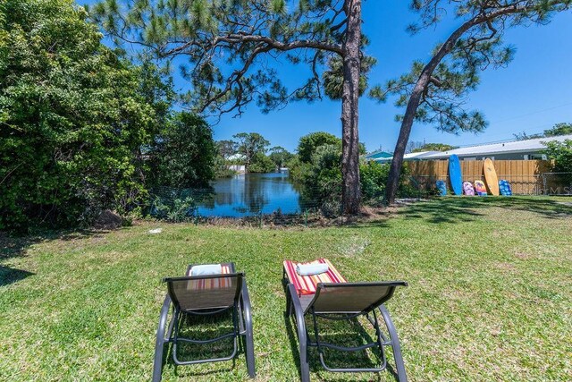 view of yard featuring a water view