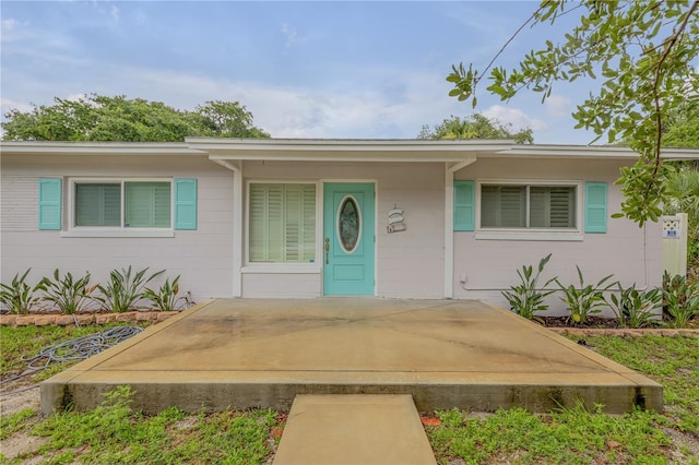 view of front of property