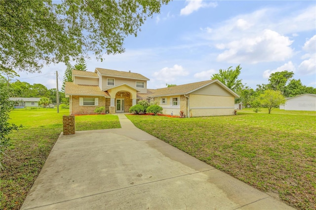 view of front property featuring a front yard