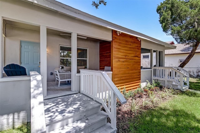 property entrance featuring a deck