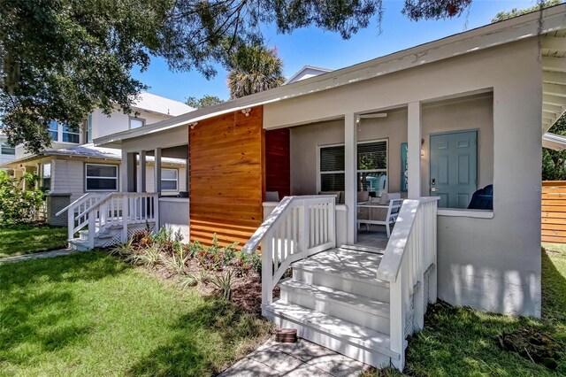 view of front of property with a front yard