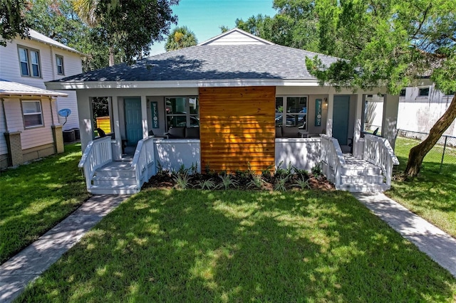 view of front facade with a front yard