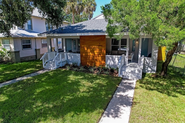 view of front of home featuring a front yard