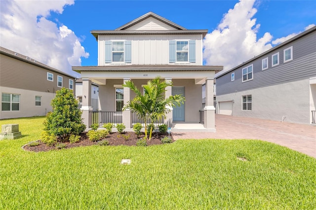 view of front of house featuring a front lawn