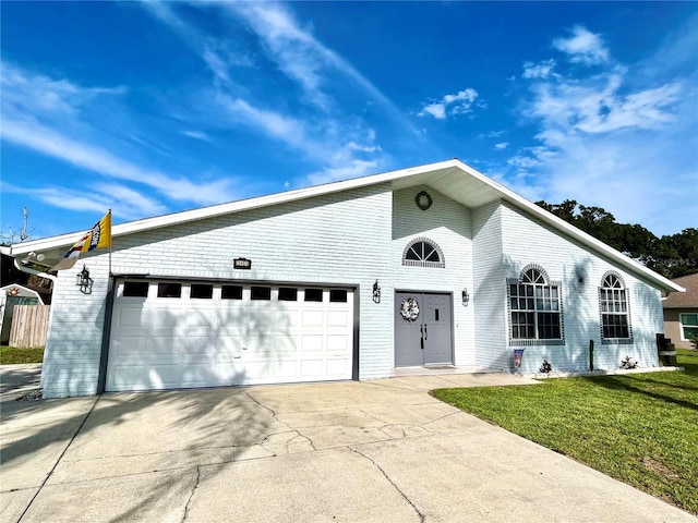 view of front of property featuring a garage and a front yard