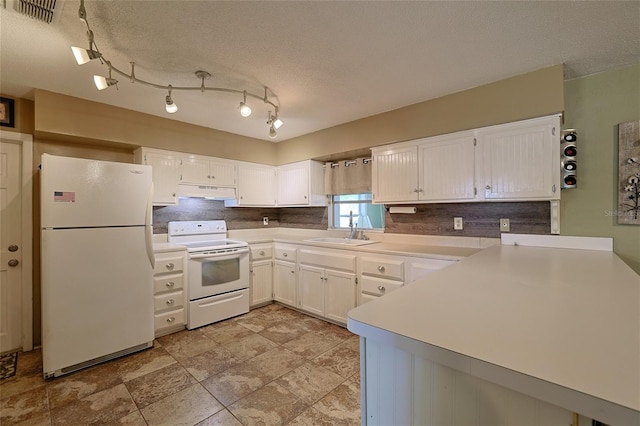 kitchen featuring light countertops, visible vents, a sink, white appliances, and under cabinet range hood