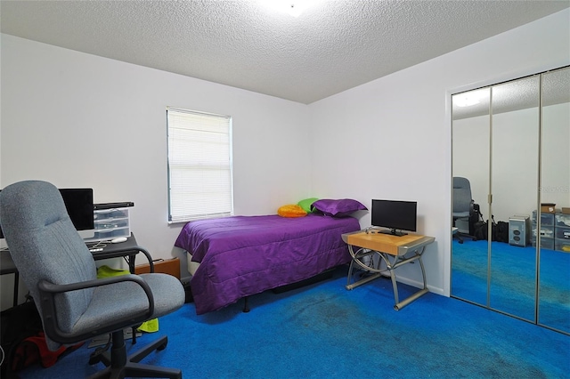 bedroom featuring carpet floors, a closet, and a textured ceiling