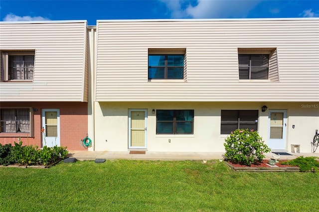 view of front of house with a front lawn