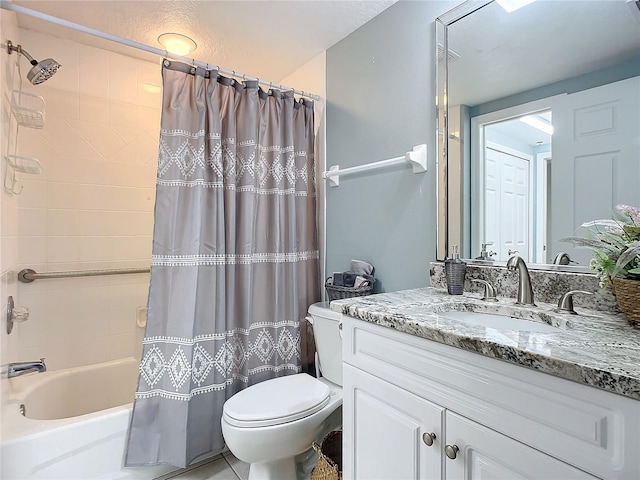 full bathroom with shower / tub combo with curtain, vanity, and toilet