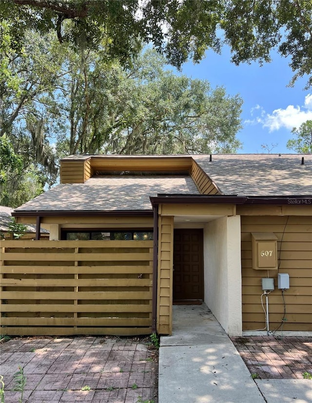 view of front facade featuring a garage