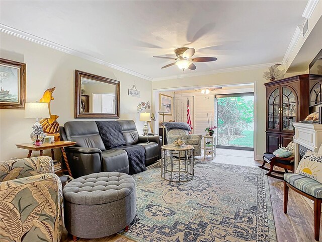 living room featuring crown molding, ceiling fan, and light hardwood / wood-style floors